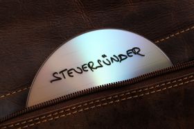 Foto: CD mit Aufschrift Steuersünder